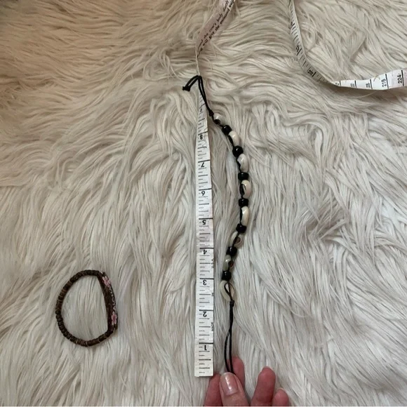 Aloha Shell and Bead Bracelet Set - Picture 6 of 8